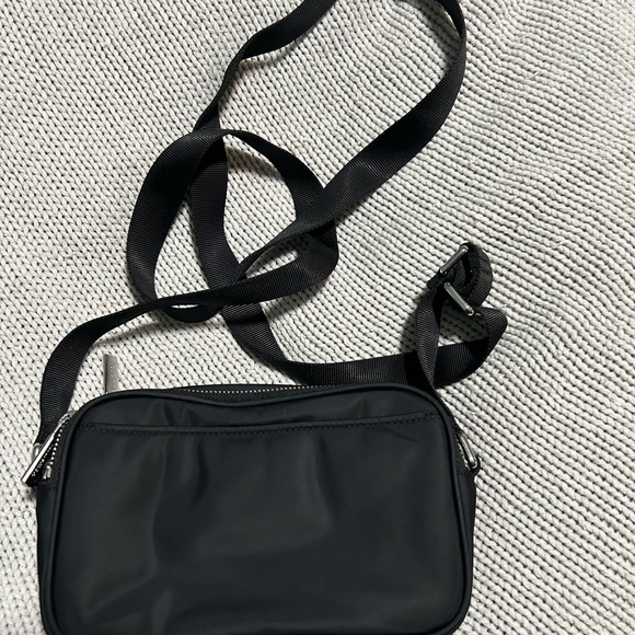 Lululemon crossbody camera bag. - Picture 1 of 4